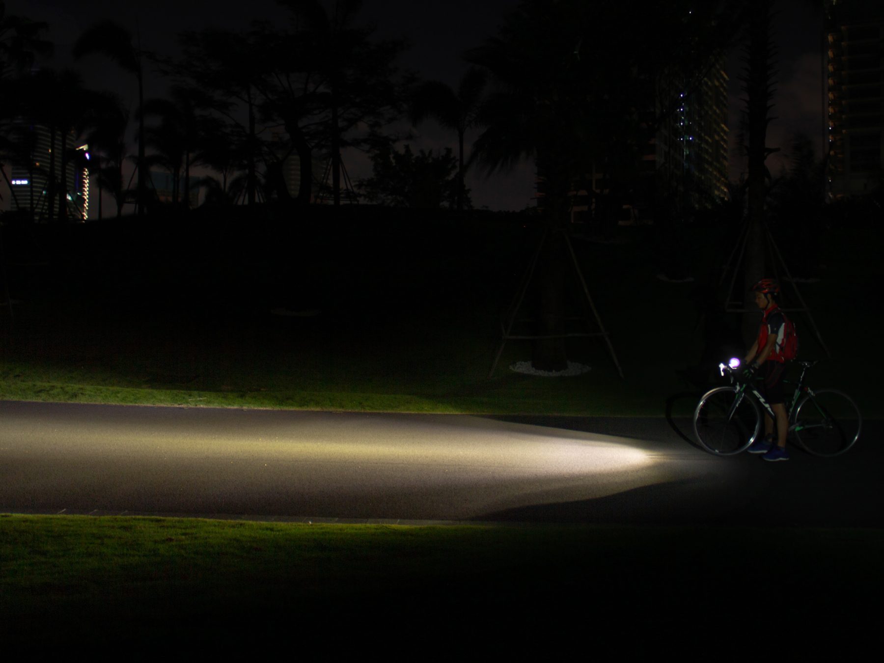 Lampa rowerowa Fenix BC25R - obrazek 14