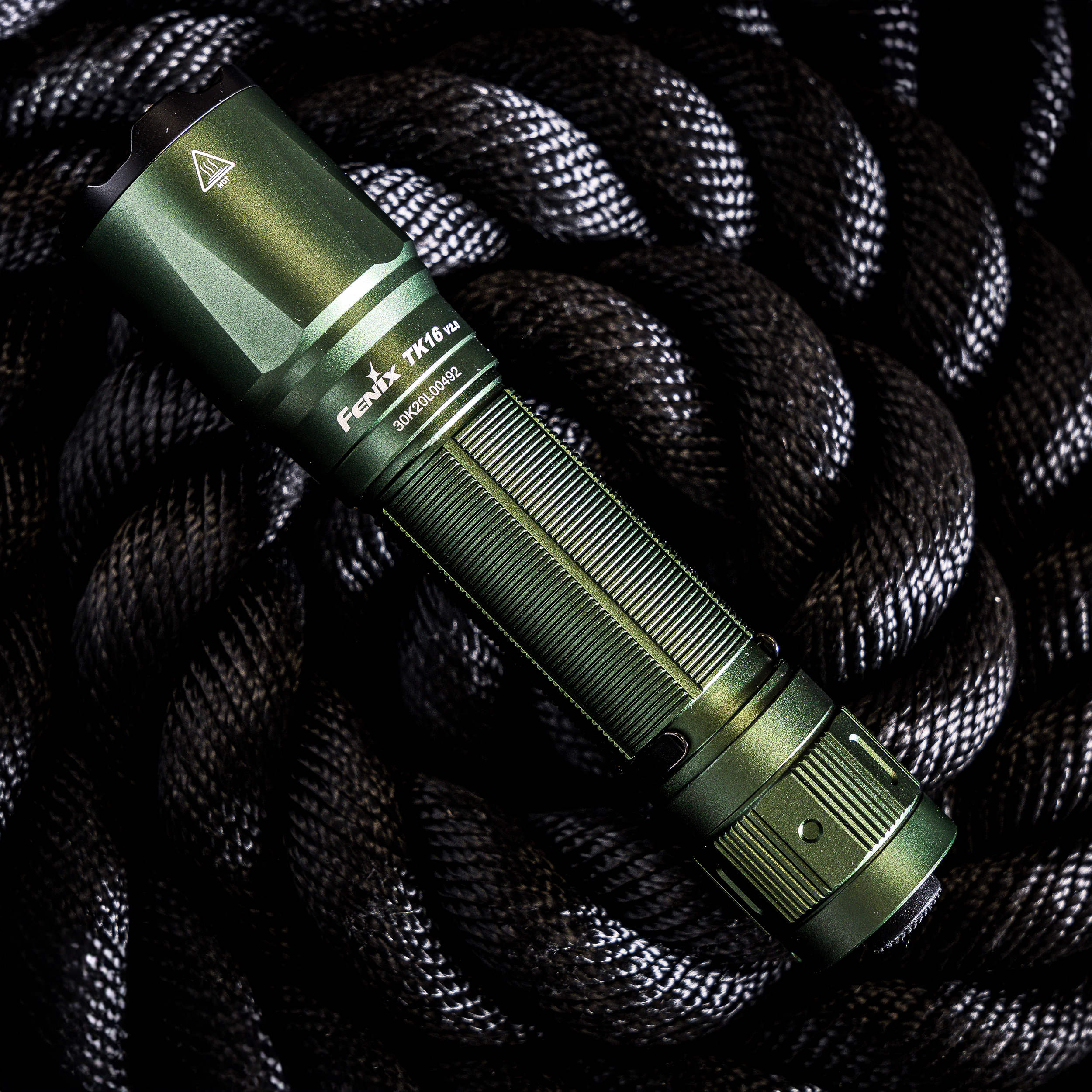 Latarka taktyczna Fenix TK16 V2.0 zielona - obrazek 5