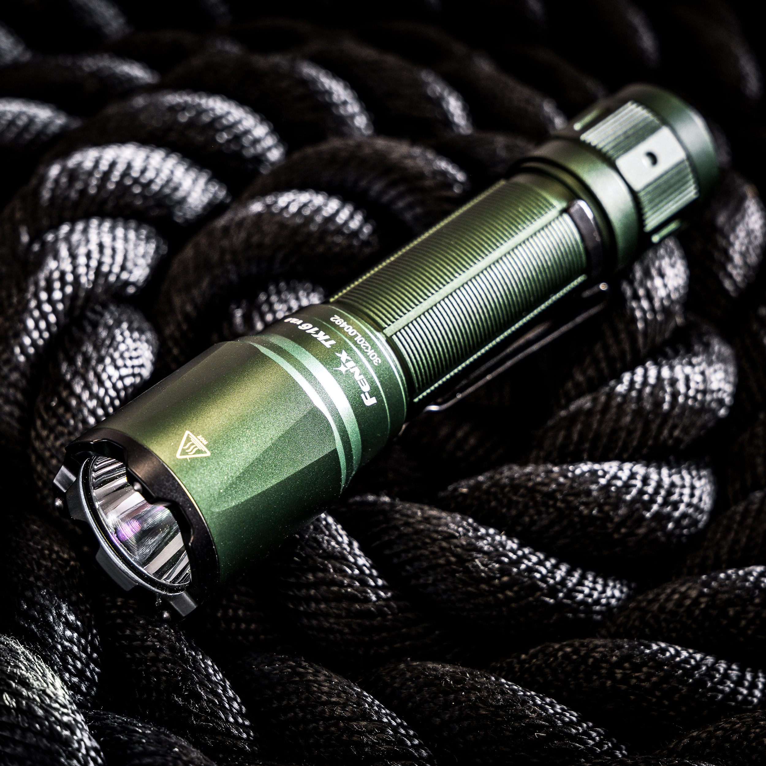 Latarka taktyczna Fenix TK16 V2.0 zielona - obrazek 6