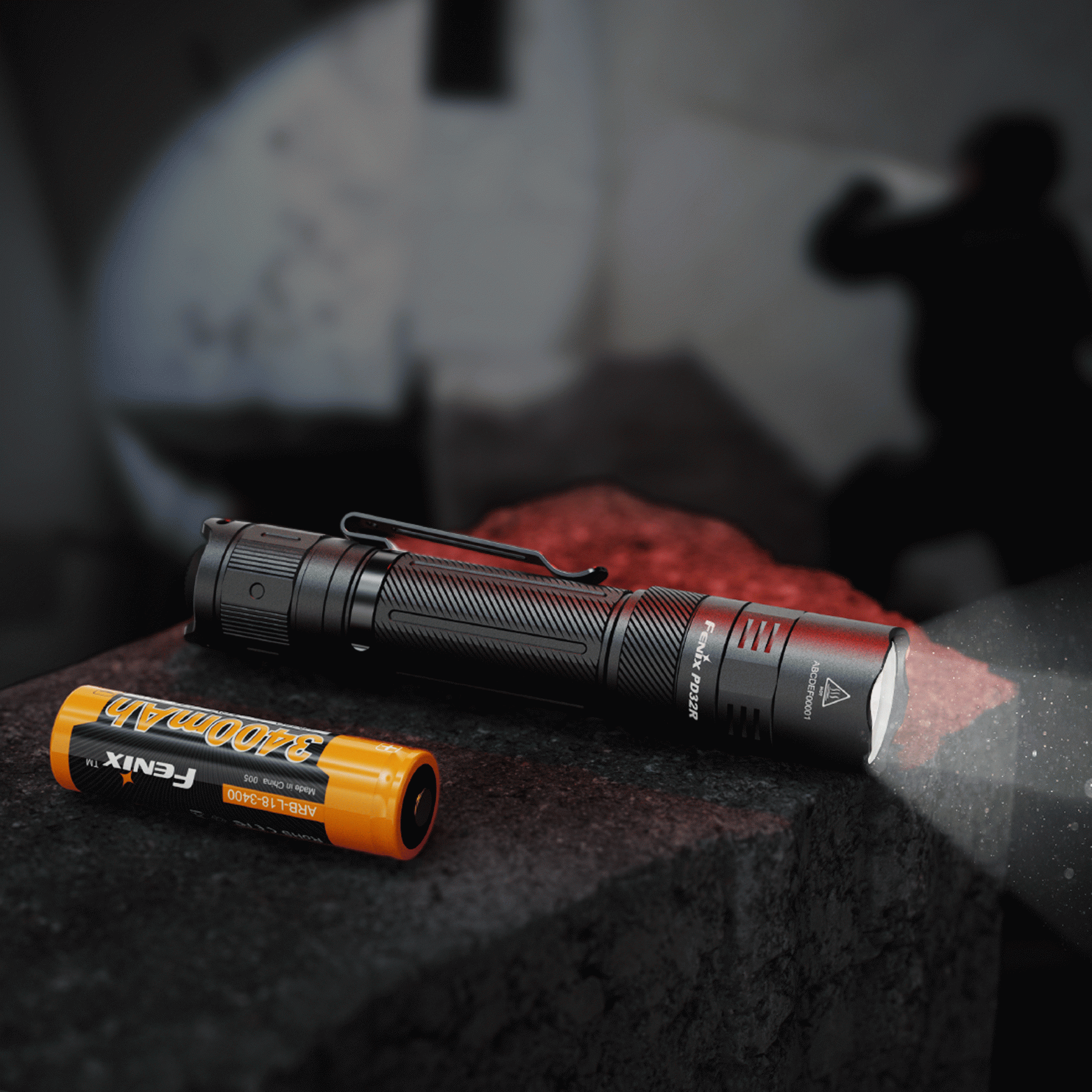 Latarka taktyczna LED Fenix PD32R - obrazek 8