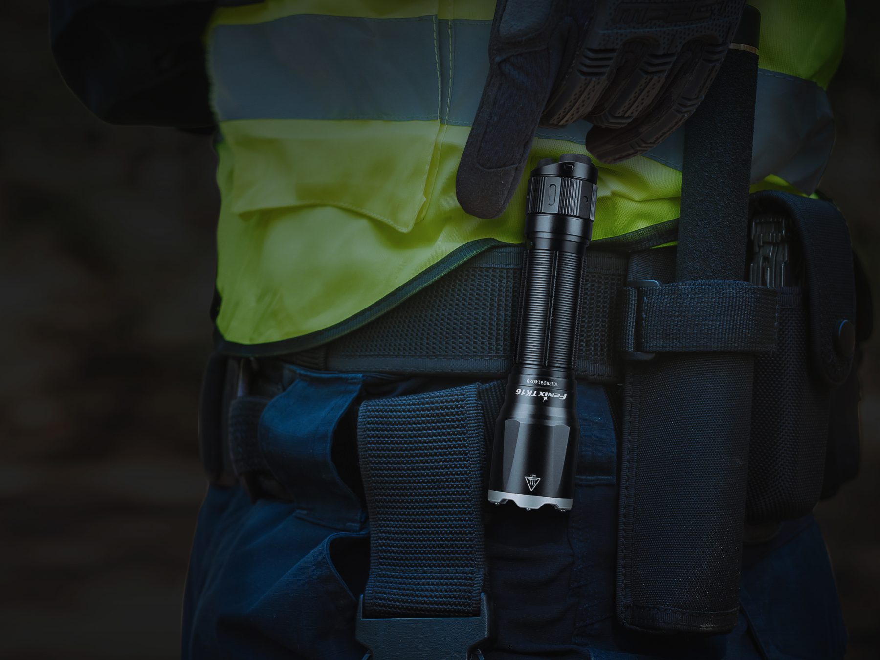 Latarka taktyczna LED Fenix TK16 V2.0 czarna - obrazek 13